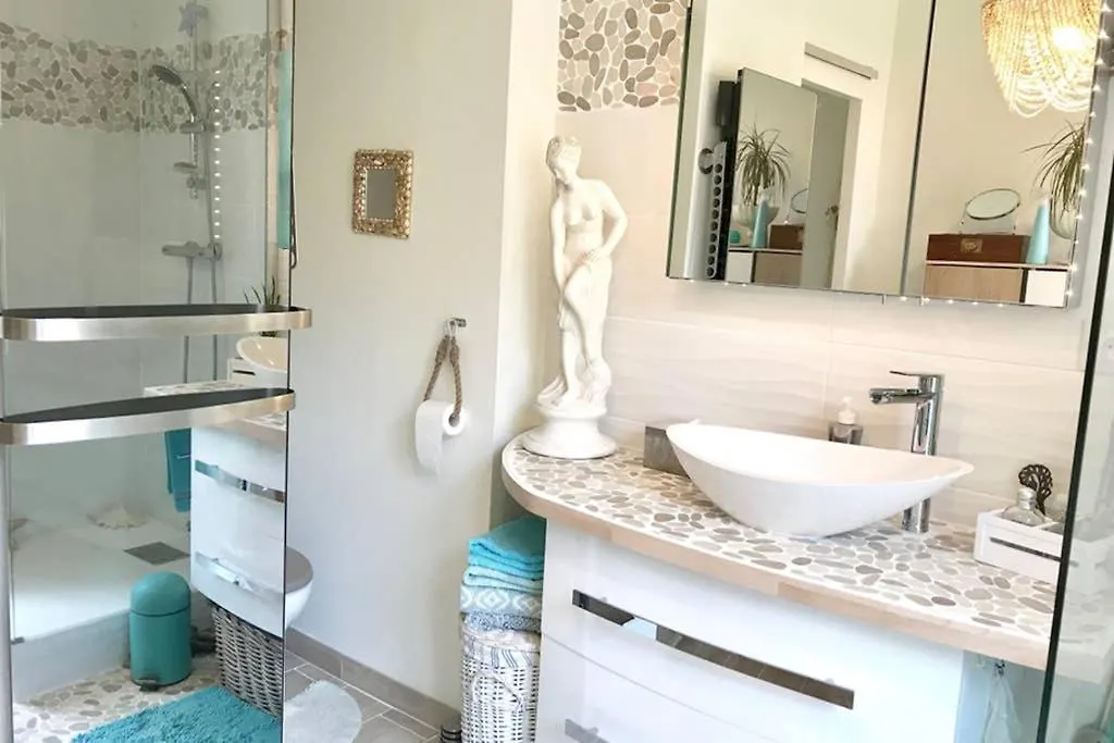 Antinea Apartment Cassis 0*,